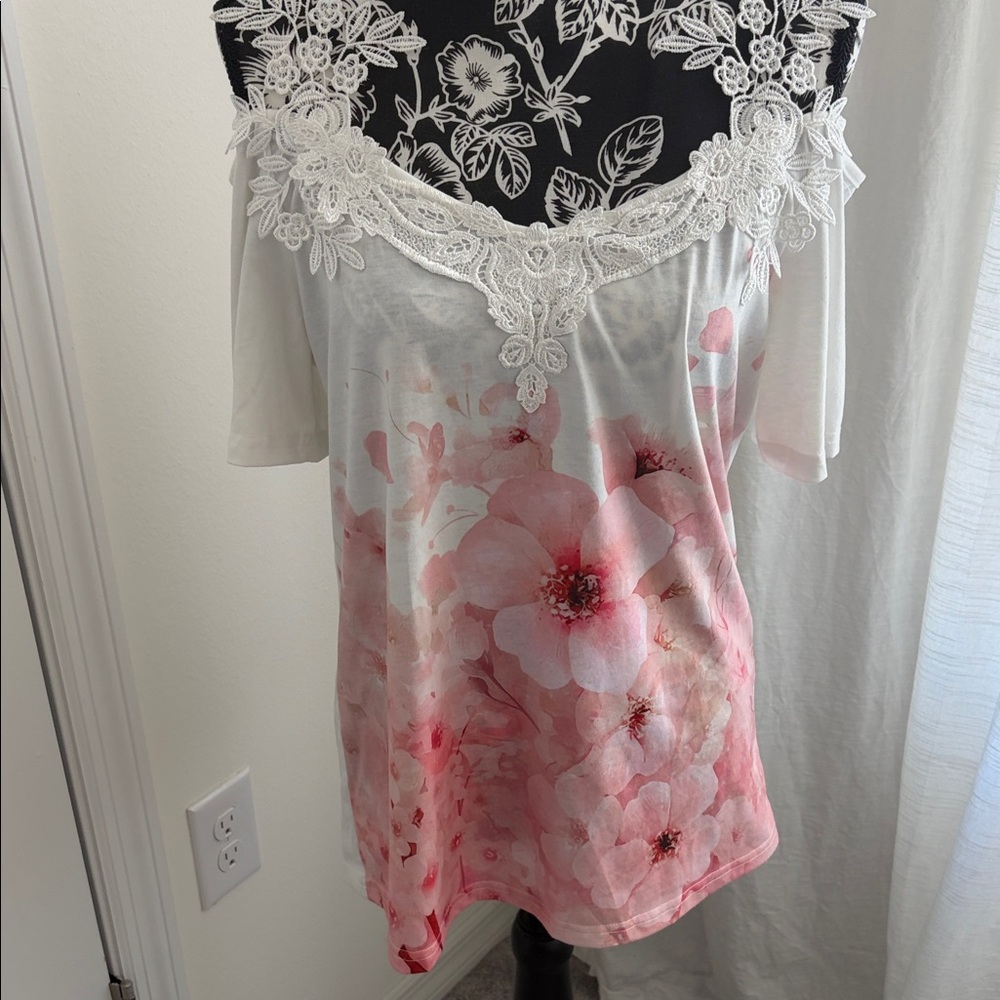 Elegant Romantic Style Floral Women's Blouse with Lace Trim
